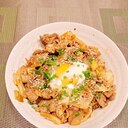 スタミナ満点！豚キムチ丼 温泉卵をのせて